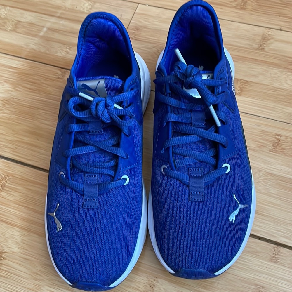 Women’s Puma sneakers